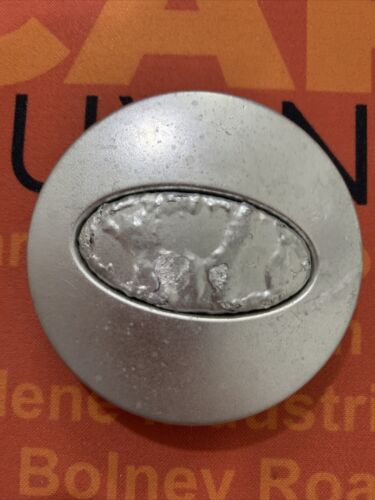 SILVER Finish Land Rover 63mm centre cap. RRJ500030XXX TATTY/POOR CONDITION,