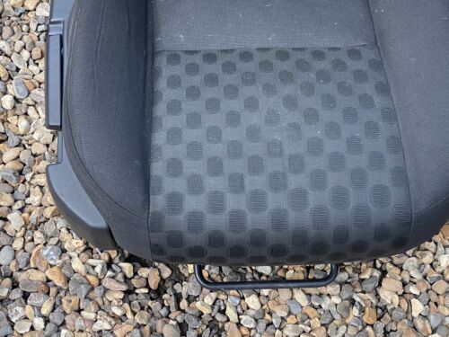 Bargain VGC Freelander2 Drivers Front Seat Chequered Cloth 06-14 Manual Controls