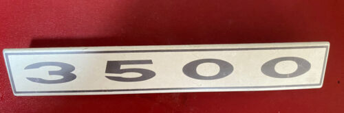 ROVER P6 WING AND BOOT 3500 BADGE OE 370118