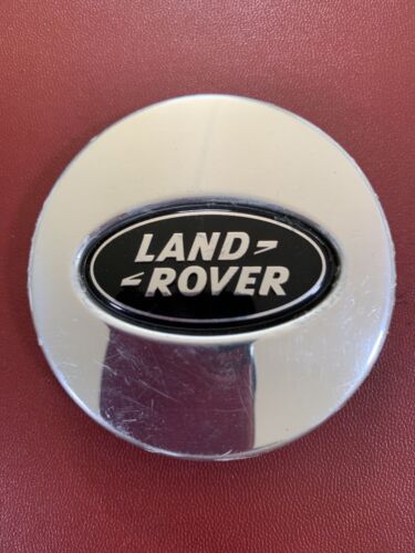 1X USED LAND ROVER BLACK AND CHROME ALLOY WHEEL CENTRE CAP 62-63MM AH321A096A