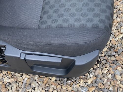 Bargain VGC Freelander2 Drivers Front Seat Chequered Cloth 06-14 Manual Controls